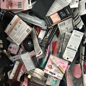 Make up for sale!!! Everything $3 an item or 10 items for 25$!